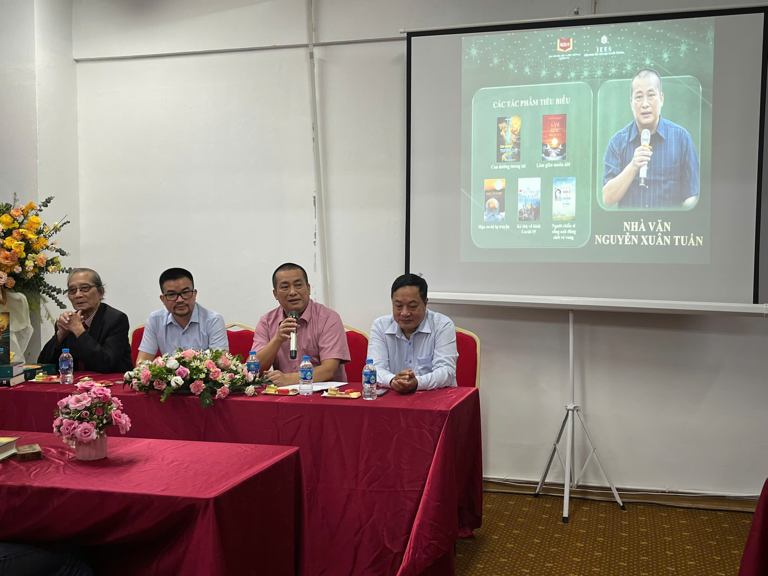 Trao giải Cuộc thi “Lan tỏa tri thức, bước tới Con đường tương lai” tháng 9 - 2