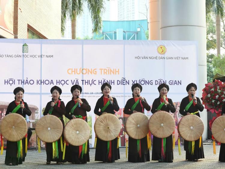 Tôn vinh những “báu vật nhân văn sống” tại Hội thảo và diễn xướng dân gian