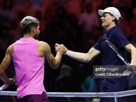 Video tennis Alcaraz - Sinner: 2 set phục hận, lên ngôi thần tốc (Six Kings Slam)