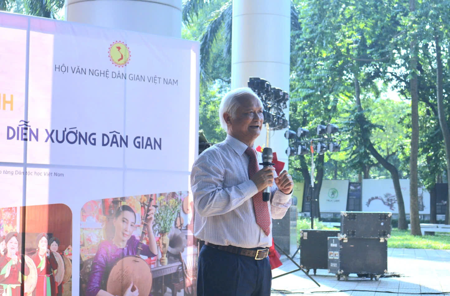Tôn vinh những “báu vật nhân văn sống” tại Hội thảo và diễn xướng dân gian - 1