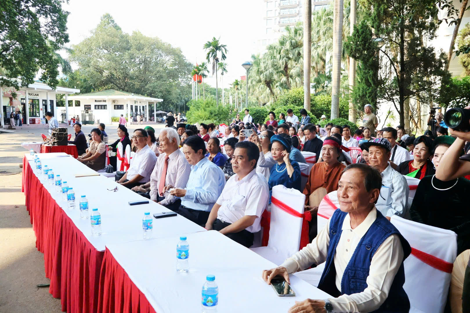 Tôn vinh những “báu vật nhân văn sống” tại Hội thảo và diễn xướng dân gian - 4