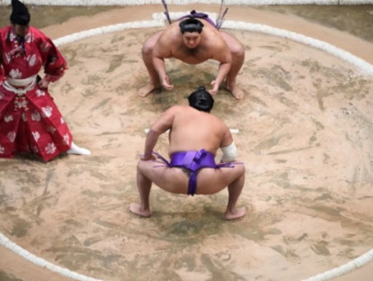 Thể thao - Vật sumo Nhật Bản tạo cơn sốt tại nước Anh: Sững sờ vì hình ảnh nhạy cảm