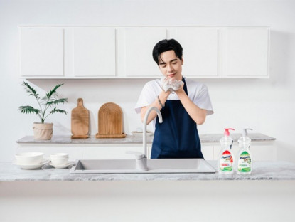 Thông tin doanh nghiệp - Lần đầu rửa chén, lau nhà Quang Hùng MasterD truyền cảm hứng về hình tượng “trai đảm trăm điểm”