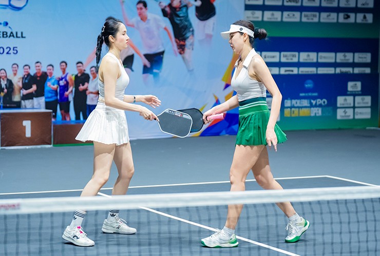 Siêu mẫu Lê Thu An vô địch pickleball, Moon Võ xoạc chân khiến cư dân mạng trầm trồ - 3