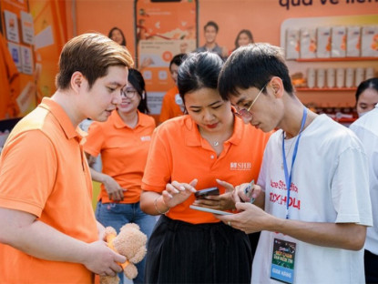 Thông tin doanh nghiệp - Sinh viên Thủ đô hào hứng trải nghiệm gian hàng SHB tại Ngày thẻ Việt Nam 2025