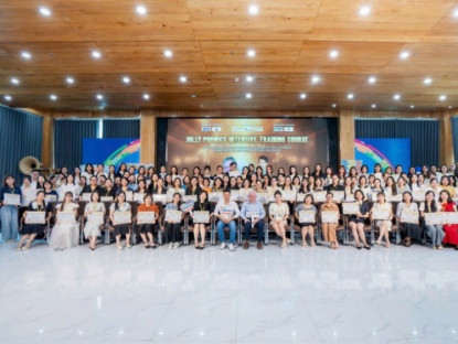 Thông tin doanh nghiệp - Light Up English phối hợp Jolly Learning UK đào tạo Jolly Phonics cho giáo viên toàn quốc