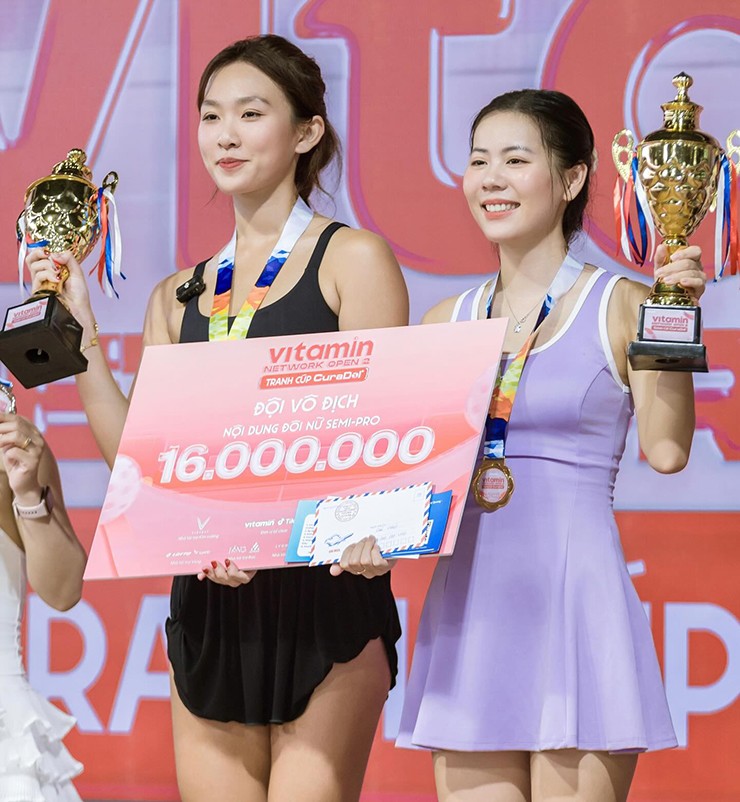 2 cô gái náo loạn làng thể thao: Từ hot girl “vén váy” đến gymer “thả rông” chạy bộ - 3