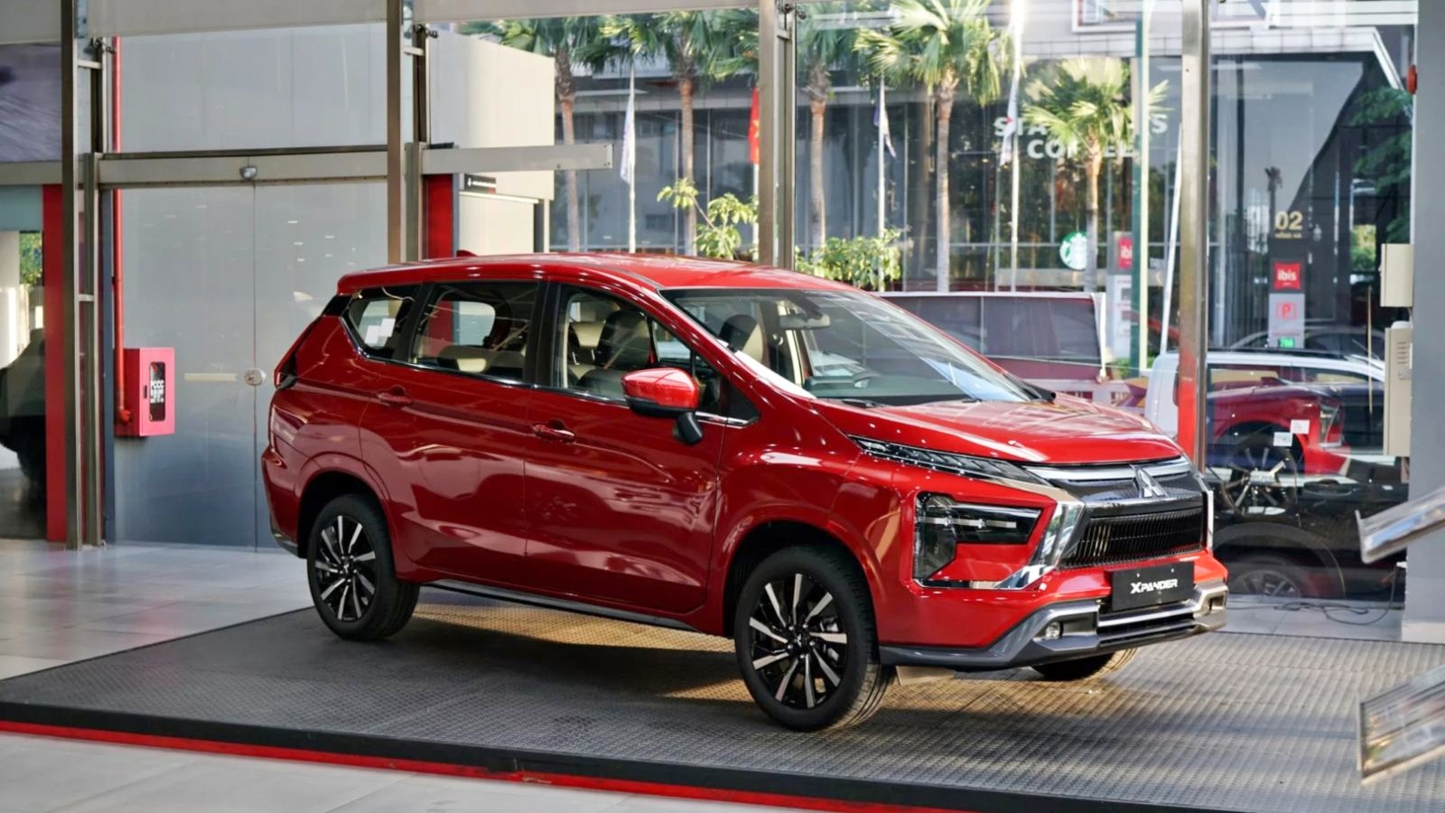 Loạt xe MPV giảm giá để tăng sức cạnh tranh tại Việt Nam - 1