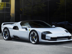Cận cảnh siêu phẩm Ferrari SC40 lấy cảm hứng từ xe F40 huyền thoại
