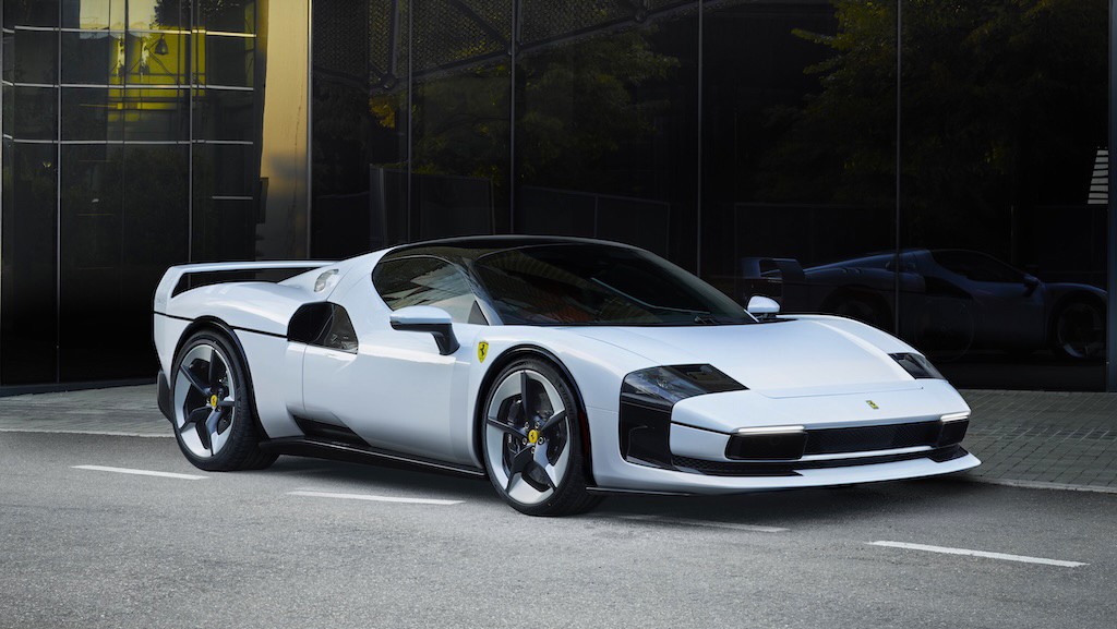 Cận cảnh siêu phẩm Ferrari SC40 lấy cảm hứng từ xe F40 huyền thoại - 1