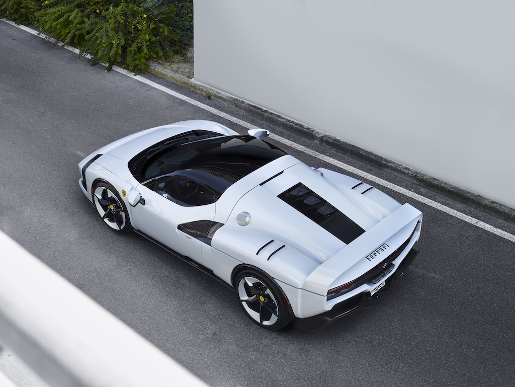 Cận cảnh siêu phẩm Ferrari SC40 lấy cảm hứng từ xe F40 huyền thoại - 2