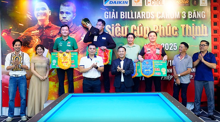 Bao Phương Vinh giành “mưa” giải thưởng bi-a, nhận quà đặc biệt tại Siêu Cúp - 1