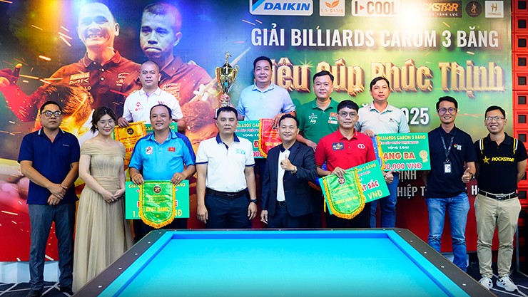 Bao Phương Vinh giành “mưa” giải thưởng bi-a, nhận quà đặc biệt tại Siêu Cúp - 2