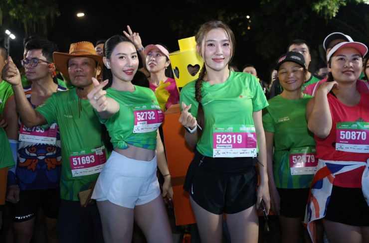 Hot girl Trang Lê, Hà Kim "thắp sáng" đường chạy marathon đêm tại Hà Nội - 2