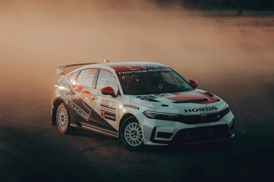 Honda nâng cấp xe Civic Type R để chạy các giải Rally - 2