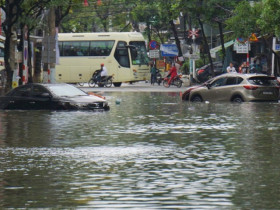 Những cách bảo vệ ô tô ngày mưa lũ