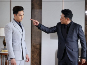 Làm việc trong công ty của bố vợ, tình cờ nghe cuộc trò chuyện giữa ông và thư ký riêng mà tôi hoảng loạn