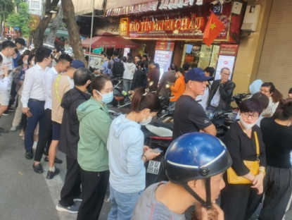 Kinh tế - Giá vàng chiều 28/10: Tiếp tục giảm sâu, người dân ồ ạt đi bán, cửa hàng “thừa vàng” trả khách
