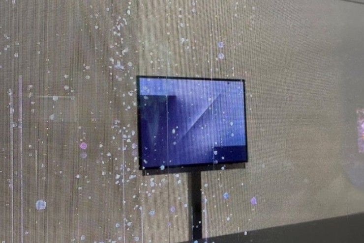 Samsung khoe ảnh thật Galaxy Z TriFold tại APEC 2025 - 1