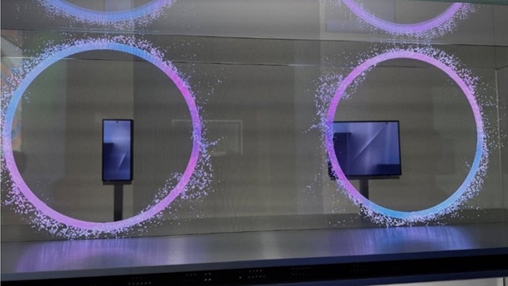 Samsung khoe ảnh thật Galaxy Z TriFold tại APEC 2025 - 2