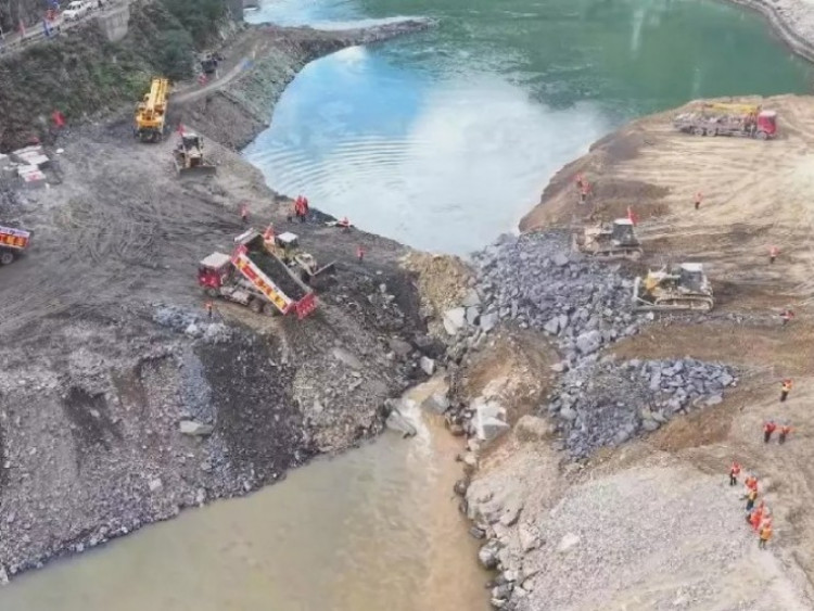 Trung Quốc hai lần chặn dòng sông lớn trong ngày để xây đồng thời hai nhà máy thủy điện