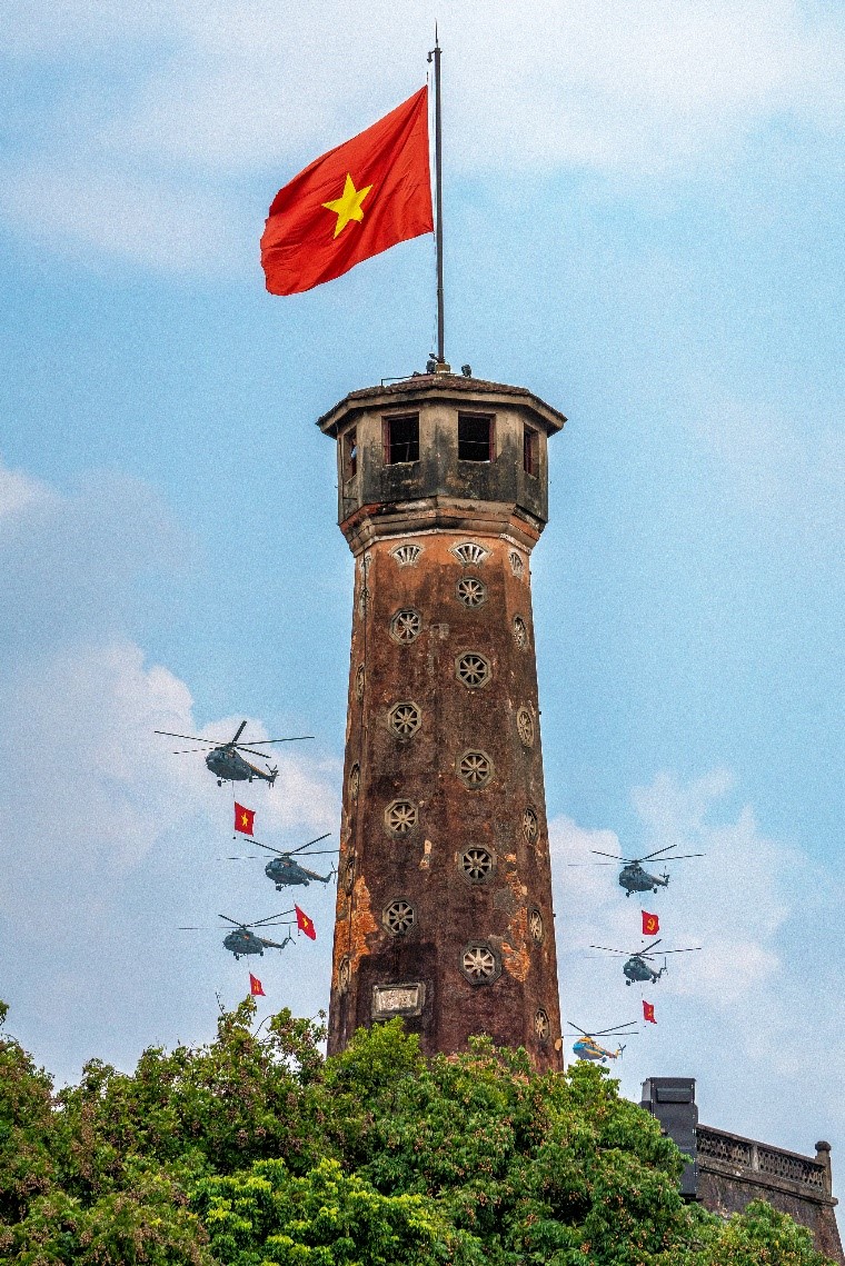 Chùm ảnh "Việt Nam - Bầu trời xanh thắm, khát vọng hòa bình ngàn đời" - 1