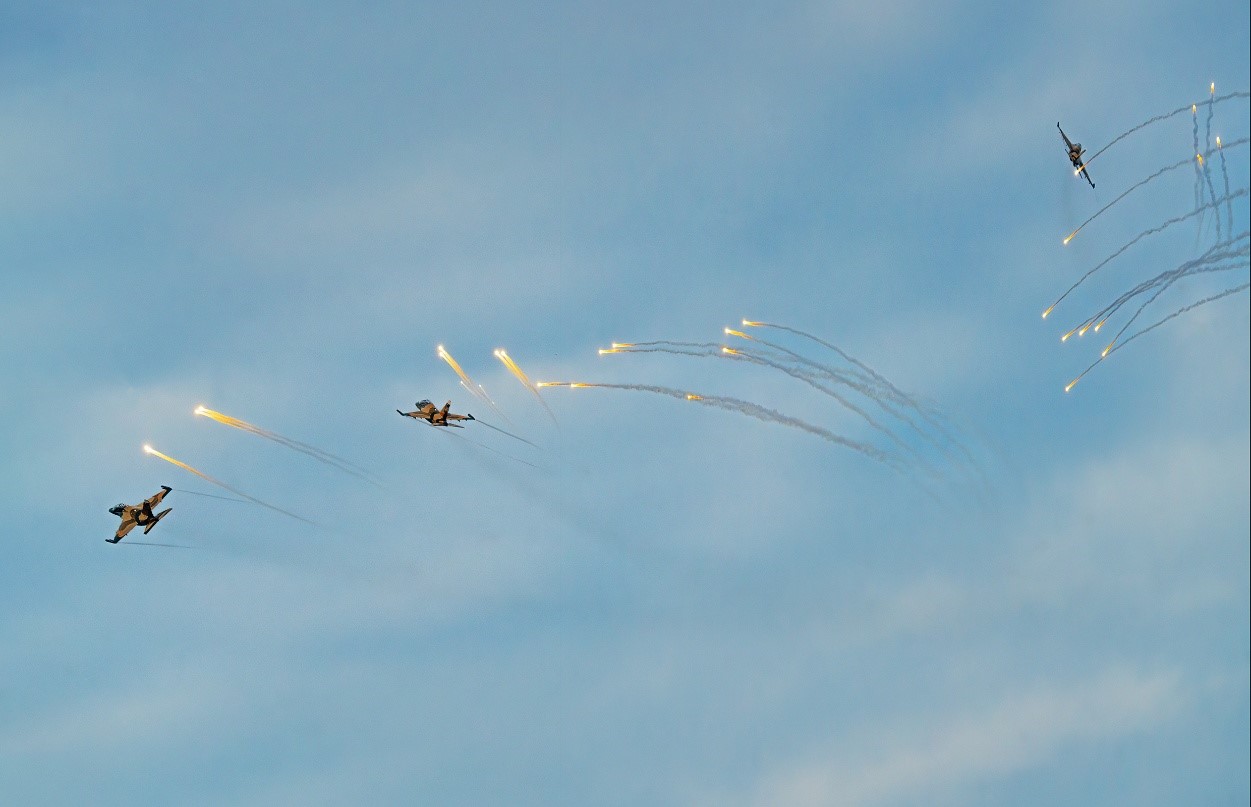 Chùm ảnh "Việt Nam - Bầu trời xanh thắm, khát vọng hòa bình ngàn đời" - 5