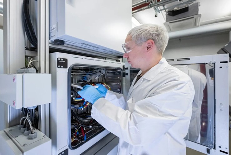 Bước đột phá công nghệ mở đường cho pin thể rắn ngày càng rẻ hơn - 2