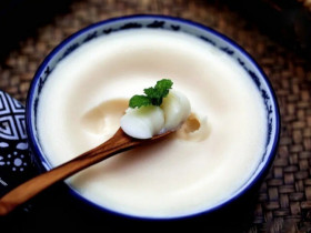 Rán mỡ lợn đừng cho luôn vào chảo, thêm bước nữa mỡ vừa trắng như tuyết lại thơm, để lâu không hỏng