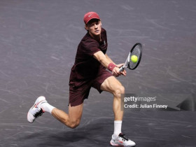 Video tennis Sinner - Auger Aliassime: Tie-break định đoạt, lần đầu xưng vương (Chung kết Paris Masters)