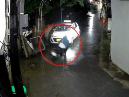 Giao thông - Clip: Thanh niên drift xe máy tránh đâm trực diện ô tô trong tích tắc khi ôm cua