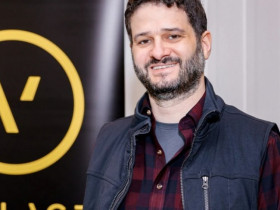 Đồng sáng lập Meta kể về 13 năm kiệt sức khi làm CEO: “Tôi phải đeo mặt nạ mỗi ngày”