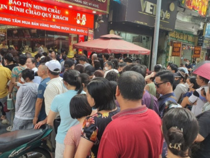 Kinh tế - Giá vàng đảo chiều bất ngờ, nhiều người vét sạch két mua vàng, chưa nhận được hàng đã lỗ nặng