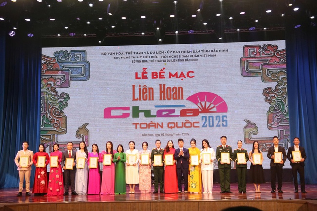 Tôn vinh những đóng góp trong công tác bảo tồn và phát huy giá trị nghệ thuật Chèo - 3