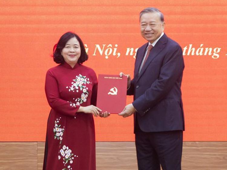 Đồng chí Bùi Thị Minh Hoài giữ chức Bí thư Đảng ủy Mặt trận Tổ quốc, các đoàn thể Trung ương