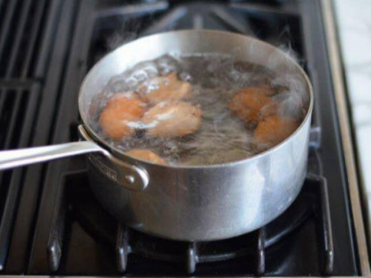 Gia đình - Đừng đổ nước luộc trứng mà phí, giữ lại dùng theo 4 cách này rất thông minh, lợi trăm đường