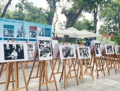 Nhiếp ảnh - Sửa đổi, bổ sung Kế hoạch tổ chức Triển lãm ảnh &quot;Thành phố Hồ Chí Minh vươn mình cùng đất nước qua góc nhìn điện ảnh&quot;