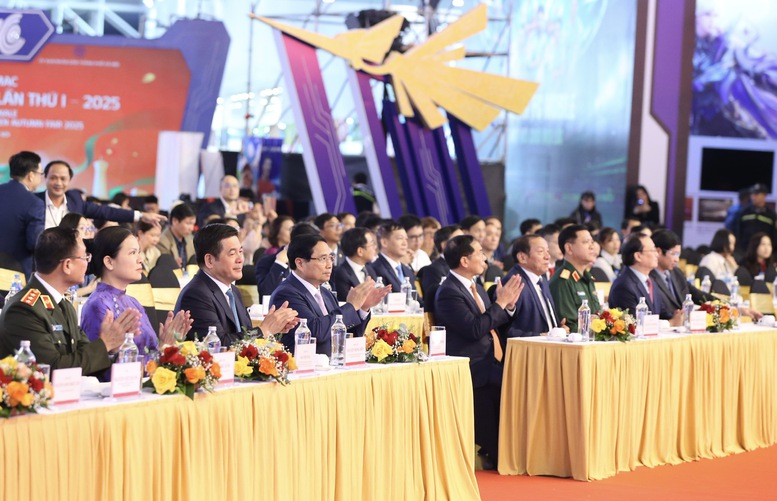Thủ tướng: Hội chợ mùa Thu lần thứ nhất – 2025 đã trở thành lễ hội của công nghệ sáng tạo và văn hóa nghệ thuật - 2