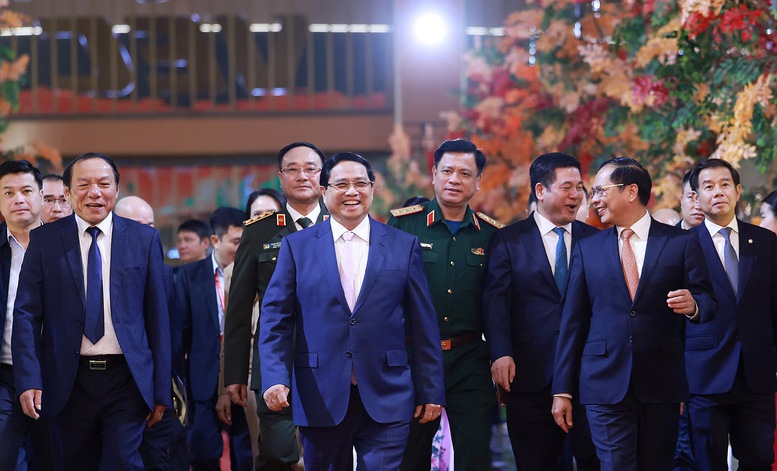 Thủ tướng: Hội chợ mùa Thu lần thứ nhất – 2025 đã trở thành lễ hội của công nghệ sáng tạo và văn hóa nghệ thuật - 1