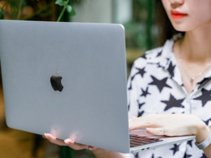 Công nghệ - Điểm danh những laptop đáng sở hữu nhất cuối năm 2025