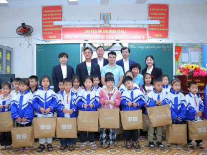 Thông tin doanh nghiệp - UNIQLO đồng hành cùng Quỹ Hy Vọng hỗ trợ đồng bào vùng lũ lụt