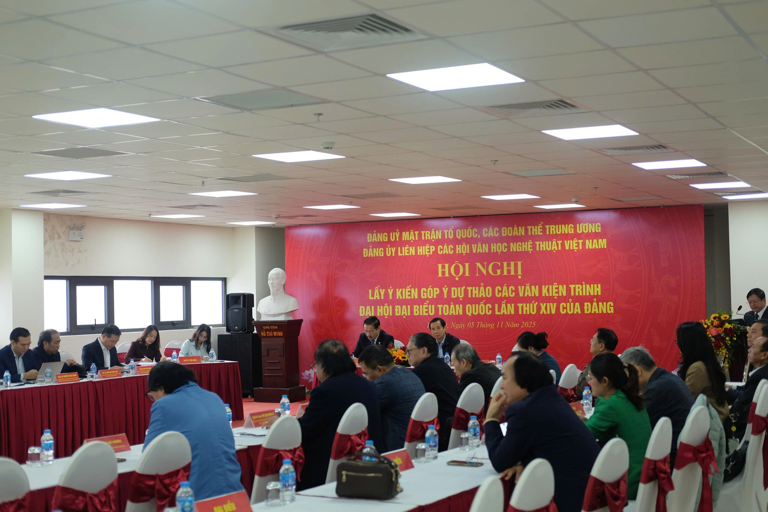 Liên hiệp các Hội Văn học nghệ thuật Việt Nam tổ chức Hội nghị lấy ý kiến góp ý dự thảo các Văn kiện Đại hội XIV của Đảng - 1