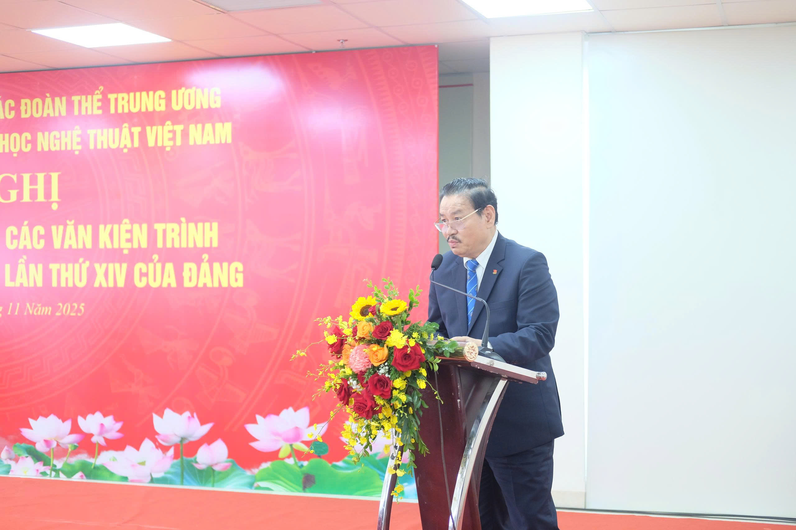 Liên hiệp các Hội Văn học nghệ thuật Việt Nam tổ chức Hội nghị lấy ý kiến góp ý dự thảo các Văn kiện Đại hội XIV của Đảng - 8