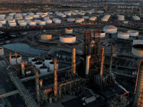 Giá dầu mất đà, nguy cơ rơi sâu khi dư cung chưa dừng lại