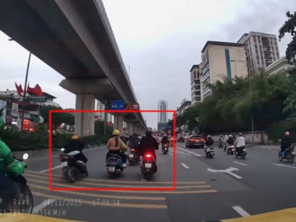 Giao thông - Clip: Phẫn nộ thanh niên chuyển làn ẩu tạt ngã cô gái rồi phóng ga bỏ chạy
