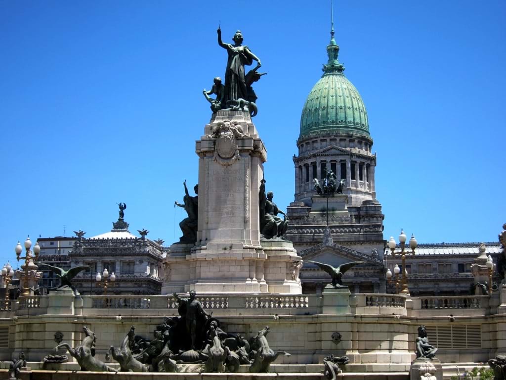 Tượng đài Bác Hồ lồng lộng giữa trời xanh Buenos Aires  - 1