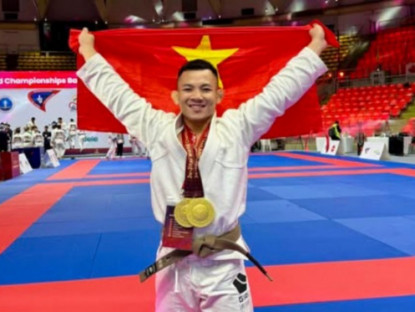 Thể thao - &quot;Quỷ lùn&quot; Hồng Sơn đánh đâu thắng đó, giật 2 HCV Jujitsu vô địch thế giới
