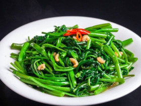 Dù xào rau gì, cho trực tiếp vào chảo là sai, thêm 2 bước nữa rau luôn xanh giòn, mất 30 năm cuộc đời giờ tôi mới biết!