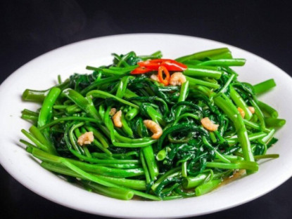 Gia đình - Dù xào rau gì, cho trực tiếp vào chảo là sai, thêm 2 bước nữa rau luôn xanh giòn, mất 30 năm cuộc đời giờ tôi mới biết!