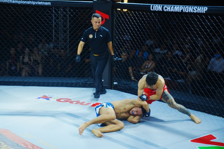 MMA Việt Nam cực nóng: Trận 2 đấu 2 kết quả khó tin, Thế Anh thua vì đòn siết cổ - 1